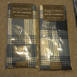 Basic prints  2 sets of 4 napkins(SKU492)